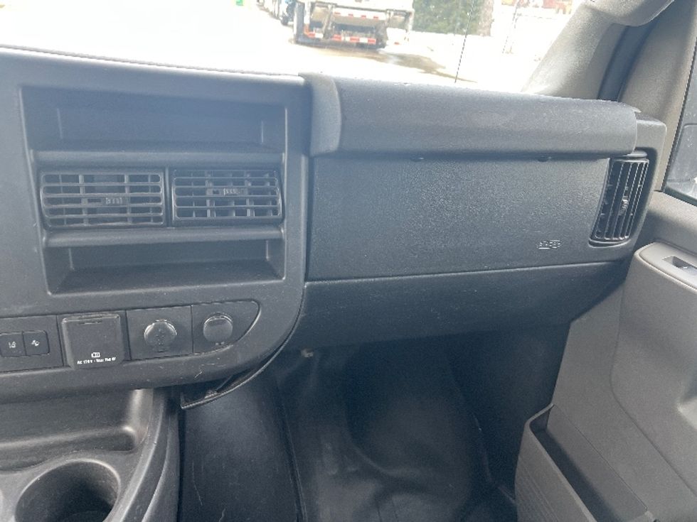 Light Duty Box Truck-Light and Medium Duty Trucks-GMC-2021-Savana G33903-Plymouth-MI-95,274\n\t\tmiles-$ 29,750 - Image 21