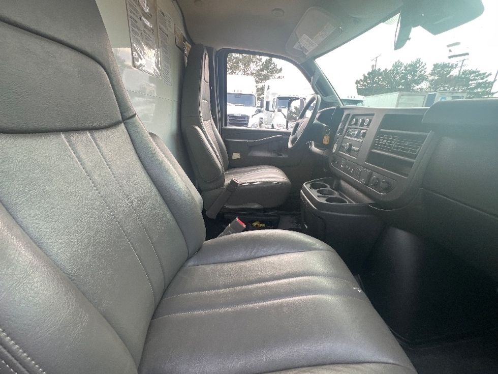Light Duty Box Truck-Light and Medium Duty Trucks-GMC-2021-Savana G33903-Plymouth-MI-95,274\n\t\tmiles-$ 29,750 - Image 22
