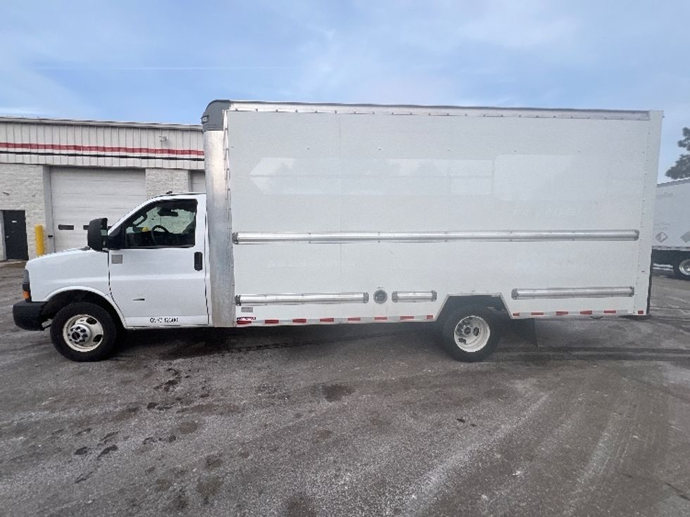 Light Duty Box Truck-Light and Medium Duty Trucks-GMC-2021-Savana G33903-Plymouth-MI-95,274\n\t\tmiles-$ 29,750 - Image 4