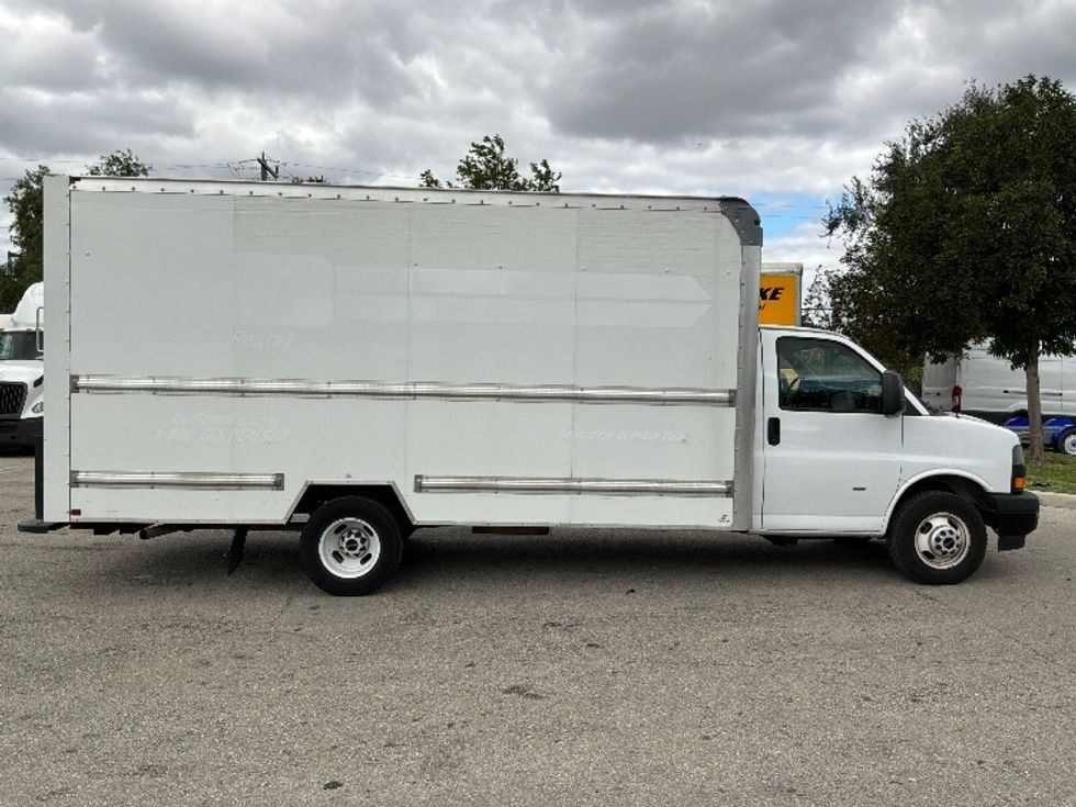 Light Duty Box Truck-Light and Medium Duty Trucks-GMC-2021-Savana G33903-Pompano Beach-FL-102,623\n\t\tmiles-$ 30,500 - Image 15