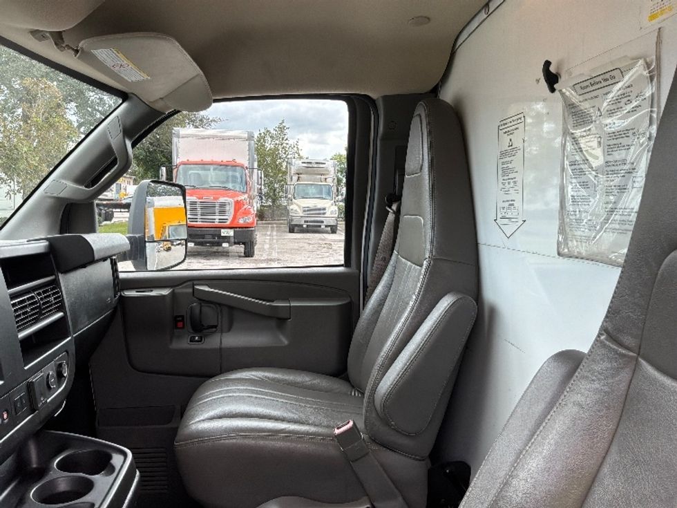 Light Duty Box Truck-Light and Medium Duty Trucks-GMC-2021-Savana G33903-Pompano Beach-FL-102,623\n\t\tmiles-$ 30,500 - Image 19