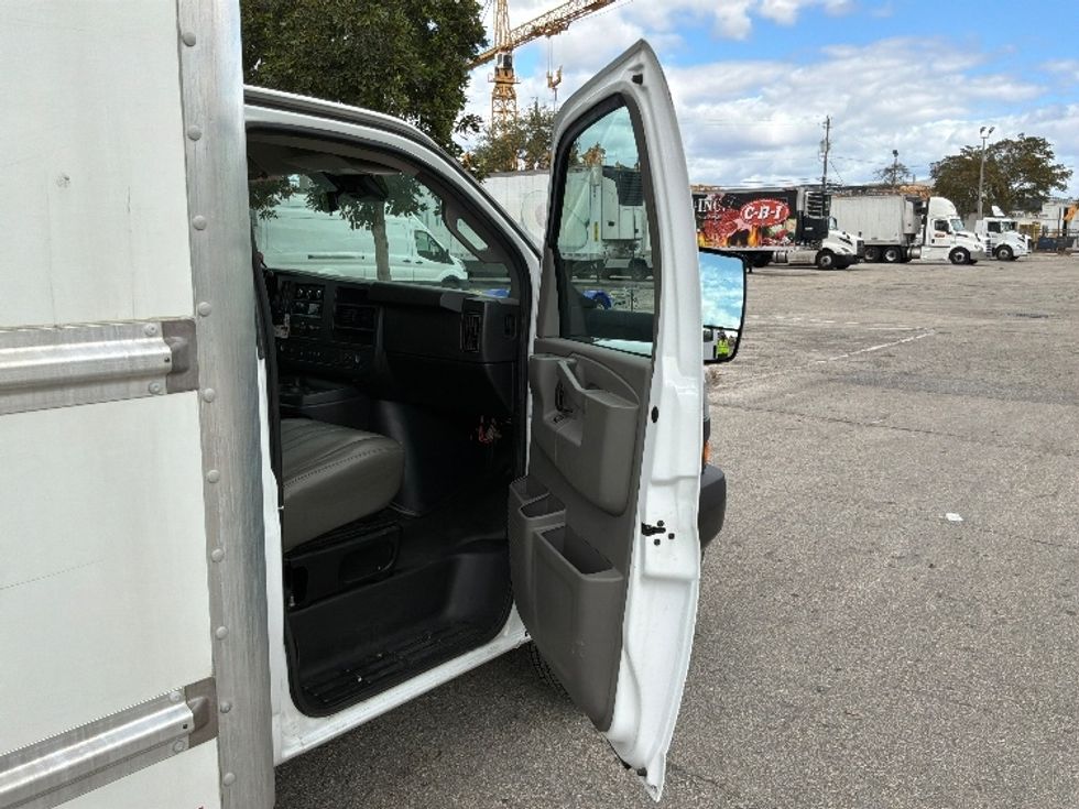 Light Duty Box Truck-Light and Medium Duty Trucks-GMC-2021-Savana G33903-Pompano Beach-FL-102,623\n\t\tmiles-$ 30,500 - Image 20