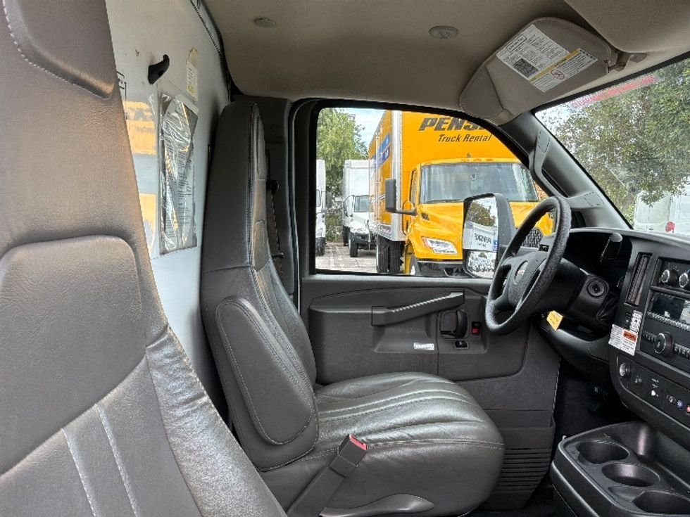 Light Duty Box Truck-Light and Medium Duty Trucks-GMC-2021-Savana G33903-Pompano Beach-FL-102,623\n\t\tmiles-$ 30,500 - Image 22