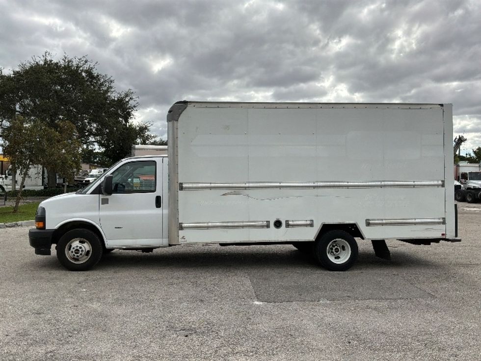 Light Duty Box Truck-Light and Medium Duty Trucks-GMC-2021-Savana G33903-Pompano Beach-FL-102,623\n\t\tmiles-$ 30,500 - Image 4