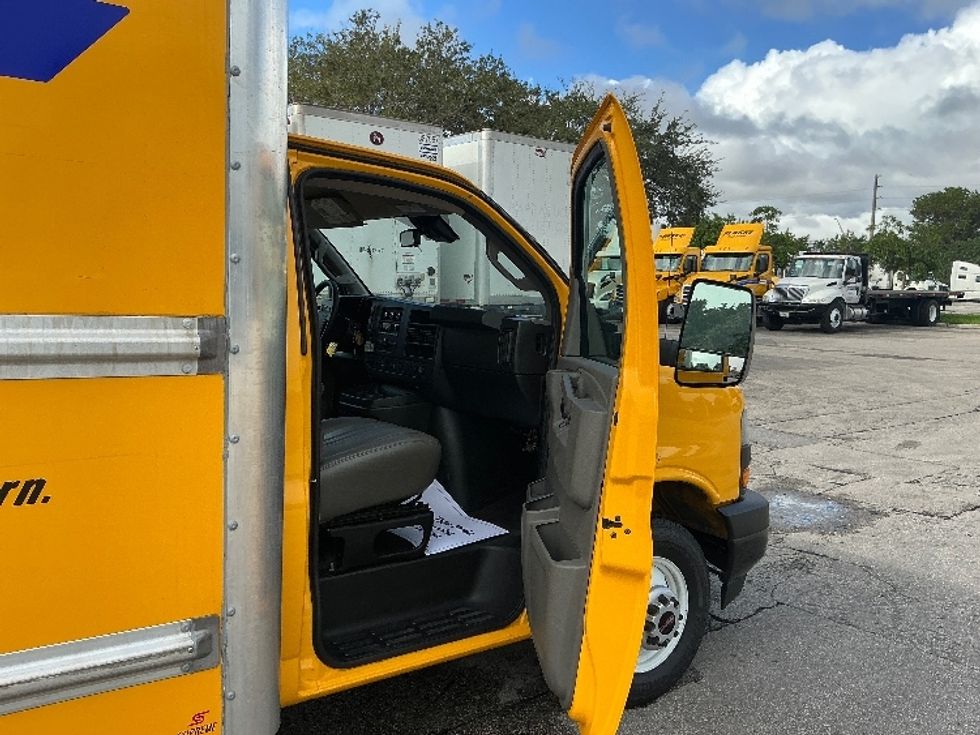 Light Duty Box Truck-Light and Medium Duty Trucks-GMC-2021-Savana G33903-Pompano Beach-FL-111,500\n\t\tmiles-$ 24,250 - Image 20