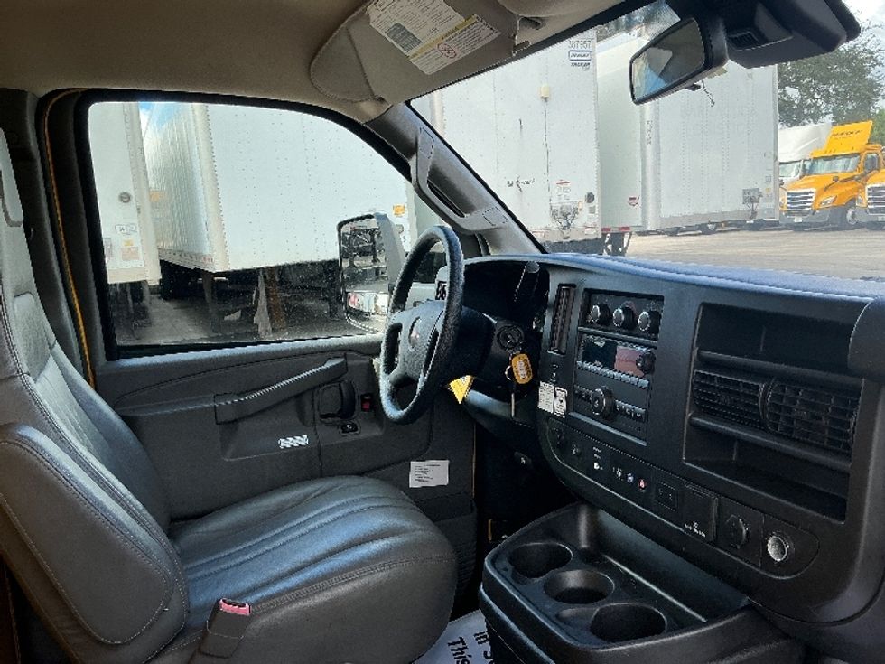 Light Duty Box Truck-Light and Medium Duty Trucks-GMC-2021-Savana G33903-Pompano Beach-FL-111,500\n\t\tmiles-$ 24,250 - Image 22