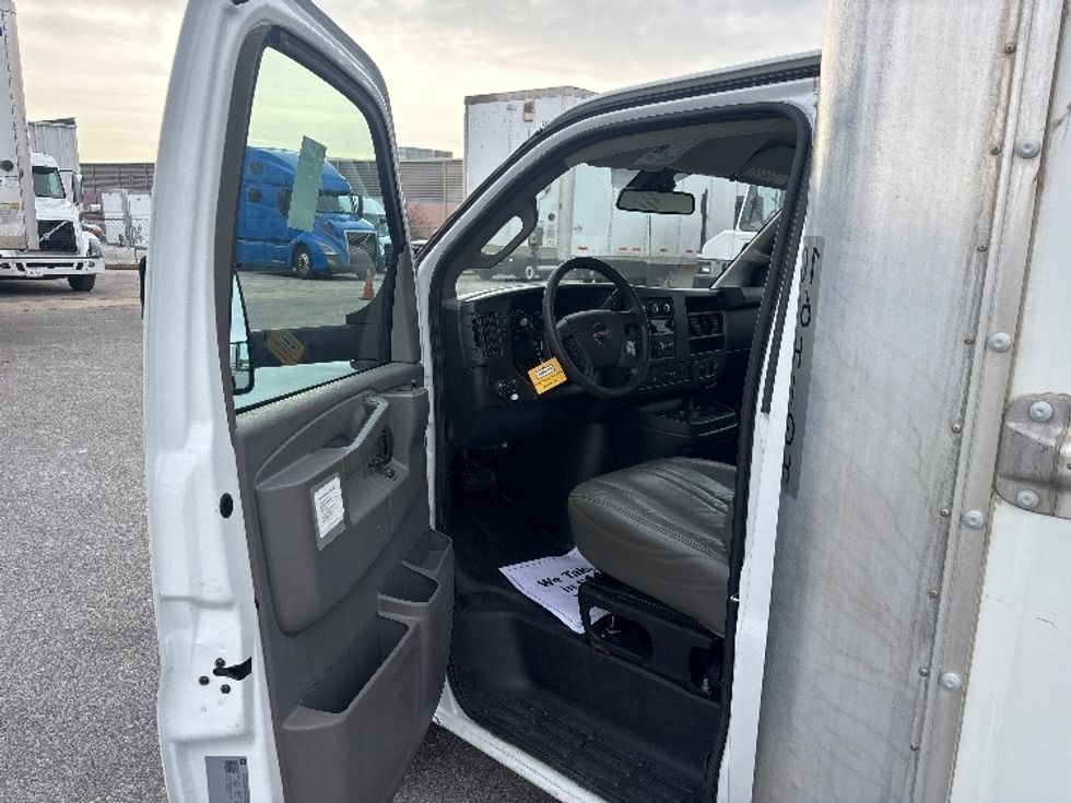 Light Duty Box Truck-Light and Medium Duty Trucks-GMC-2021-Savana G33903-Poplar Bluff-MO-121,683\n\t\tmiles-$ 26,750 - Image 16