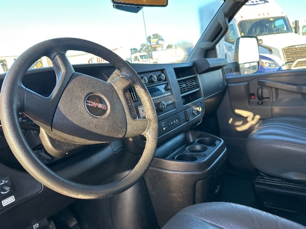 Light Duty Box Truck-Light and Medium Duty Trucks-GMC-2021-Savana G33903-Portland-OR-107,953\n\t\tmiles-$ 23,750 - Image 17