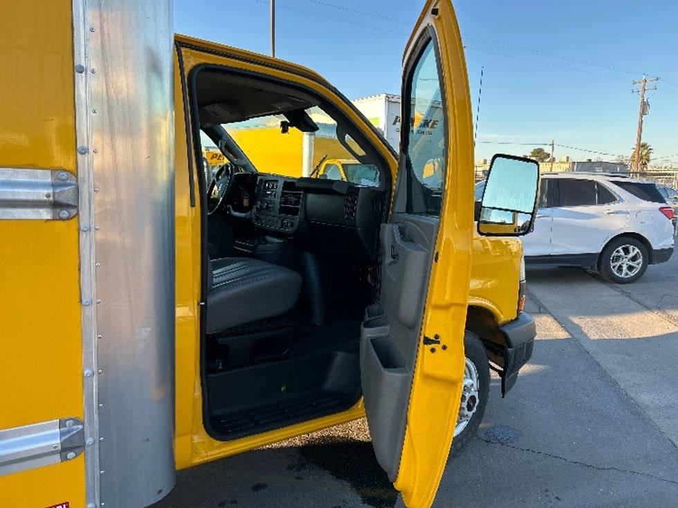 Light Duty Box Truck-Light and Medium Duty Trucks-GMC-2021-Savana G33903-Portland-OR-107,953\n\t\tmiles-$ 23,750 - Image 19