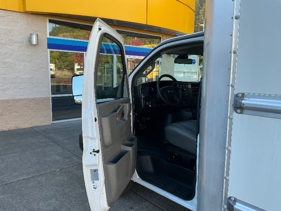 Light Duty Box Truck-Light and Medium Duty Trucks-GMC-2021-Savana G33903-Portland-OR-113,676\n\t\tmiles-$ 27,750 - Image 16