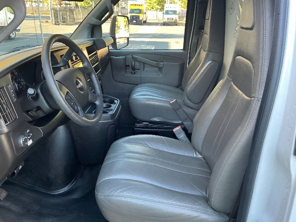 Light Duty Box Truck-Light and Medium Duty Trucks-GMC-2021-Savana G33903-Portland-OR-113,676\n\t\tmiles-$ 27,750 - Image 19