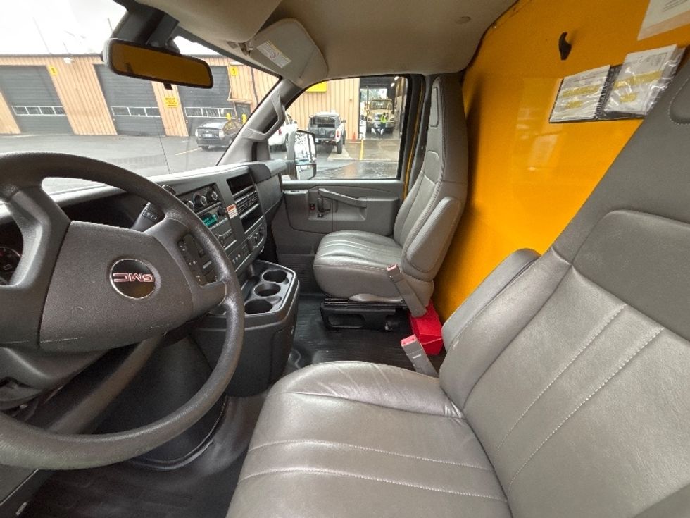 Light Duty Box Truck-Light and Medium Duty Trucks-GMC-2021-Savana G33903-Portland-OR-71,863\n\t\tmiles-$ 26,750 - Image 16