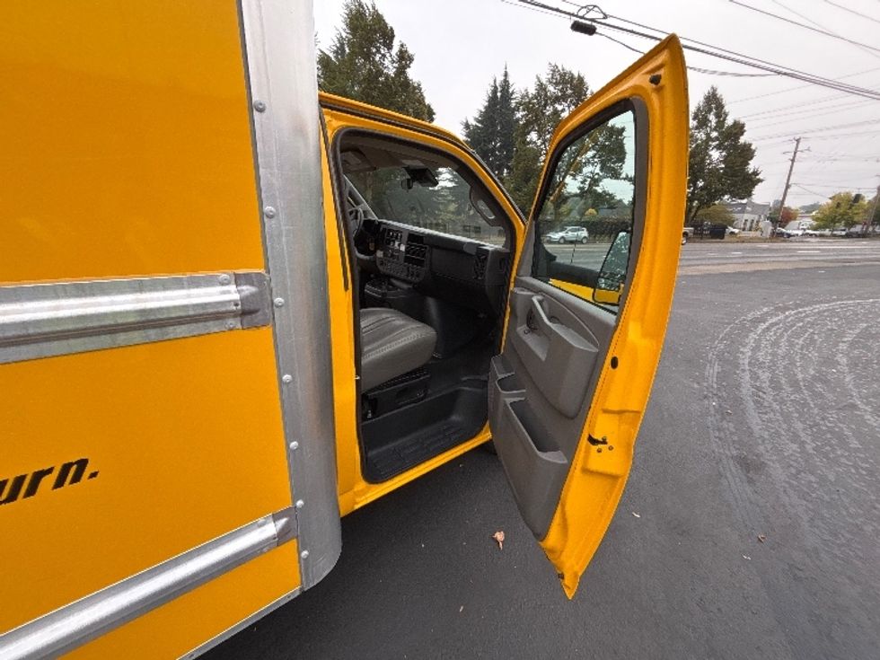 Light Duty Box Truck-Light and Medium Duty Trucks-GMC-2021-Savana G33903-Portland-OR-71,863\n\t\tmiles-$ 26,750 - Image 17