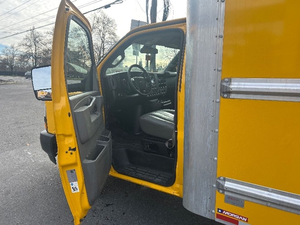 Light Duty Box Truck-Light and Medium Duty Trucks-GMC-2021-Savana G33903-Portland-OR-88,801\n\t\tmiles-$ 25,750 - Image 16