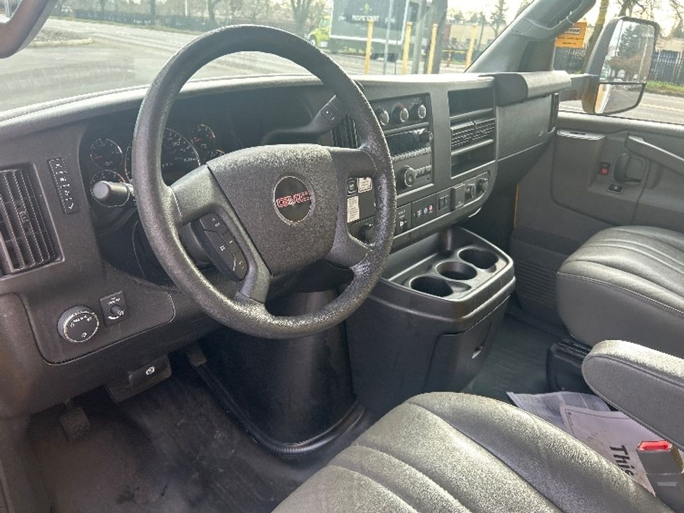 Light Duty Box Truck-Light and Medium Duty Trucks-GMC-2021-Savana G33903-Portland-OR-88,801\n\t\tmiles-$ 25,750 - Image 17