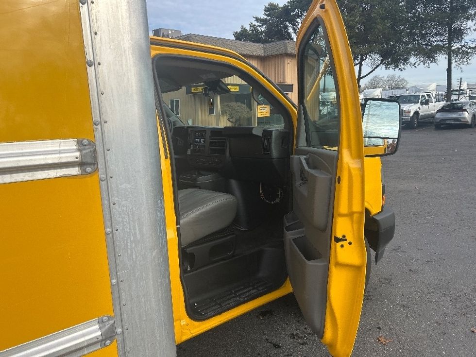 Light Duty Box Truck-Light and Medium Duty Trucks-GMC-2021-Savana G33903-Portland-OR-88,801\n\t\tmiles-$ 25,750 - Image 20