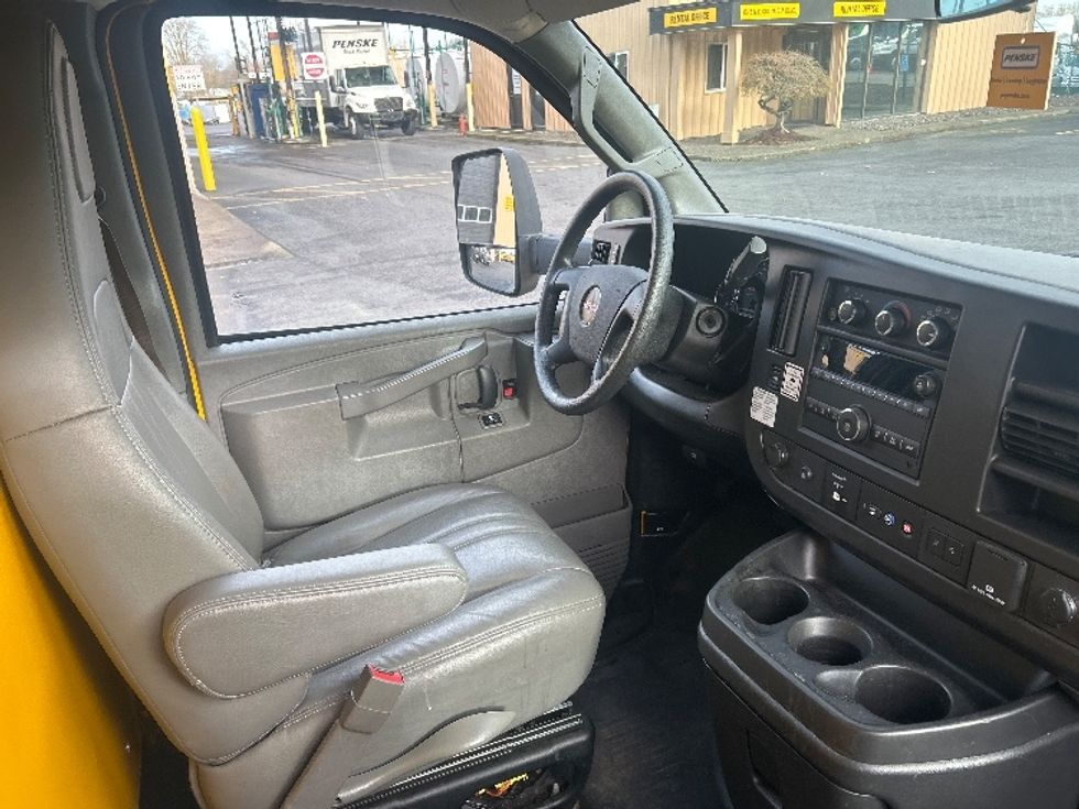 Light Duty Box Truck-Light and Medium Duty Trucks-GMC-2021-Savana G33903-Portland-OR-88,801\n\t\tmiles-$ 25,750 - Image 22