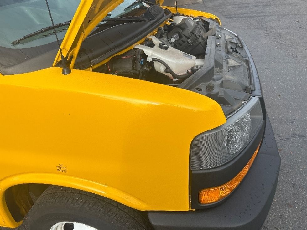 Light Duty Box Truck-Light and Medium Duty Trucks-GMC-2021-Savana G33903-Portland-OR-88,801\n\t\tmiles-$ 25,750 - Image 23