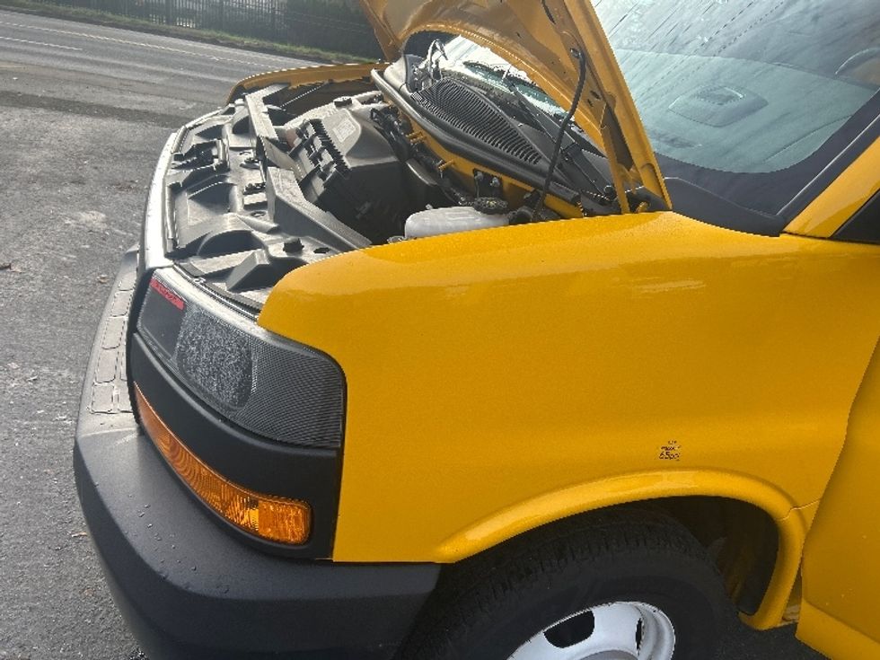 Light Duty Box Truck-Light and Medium Duty Trucks-GMC-2021-Savana G33903-Portland-OR-88,801\n\t\tmiles-$ 25,750 - Image 24