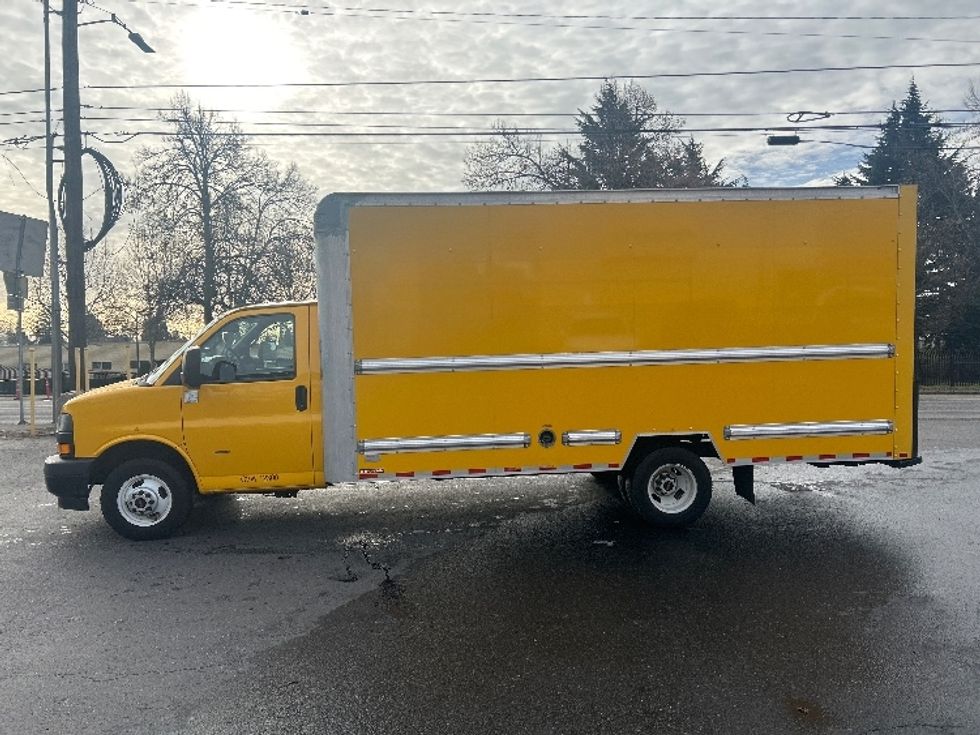 Light Duty Box Truck-Light and Medium Duty Trucks-GMC-2021-Savana G33903-Portland-OR-88,801\n\t\tmiles-$ 25,750 - Image 4