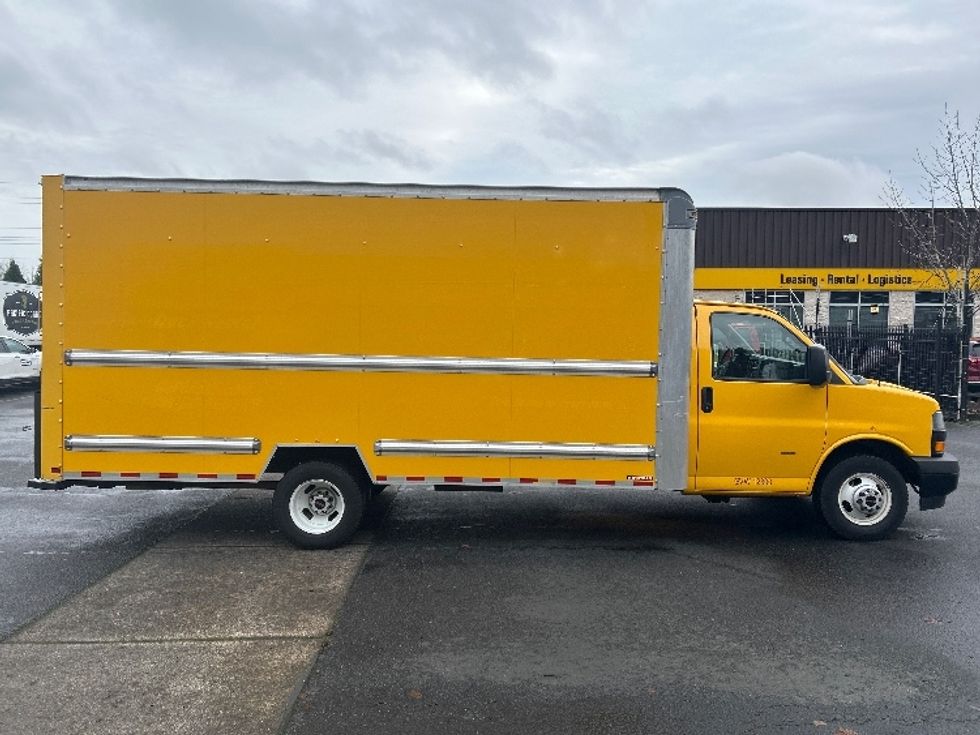 Light Duty Box Truck-Light and Medium Duty Trucks-GMC-2021-Savana G33903-Portland-OR-93,599\n\t\tmiles-$ 28,250 - Image 14