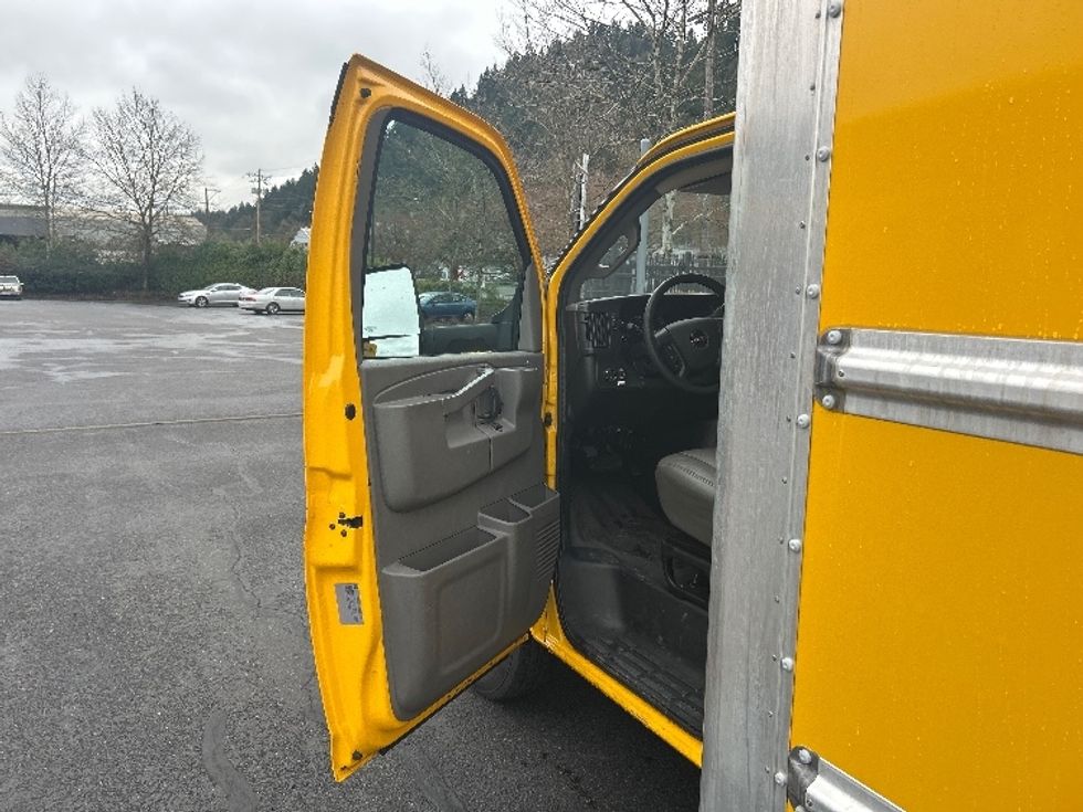 Light Duty Box Truck-Light and Medium Duty Trucks-GMC-2021-Savana G33903-Portland-OR-93,599\n\t\tmiles-$ 28,250 - Image 15