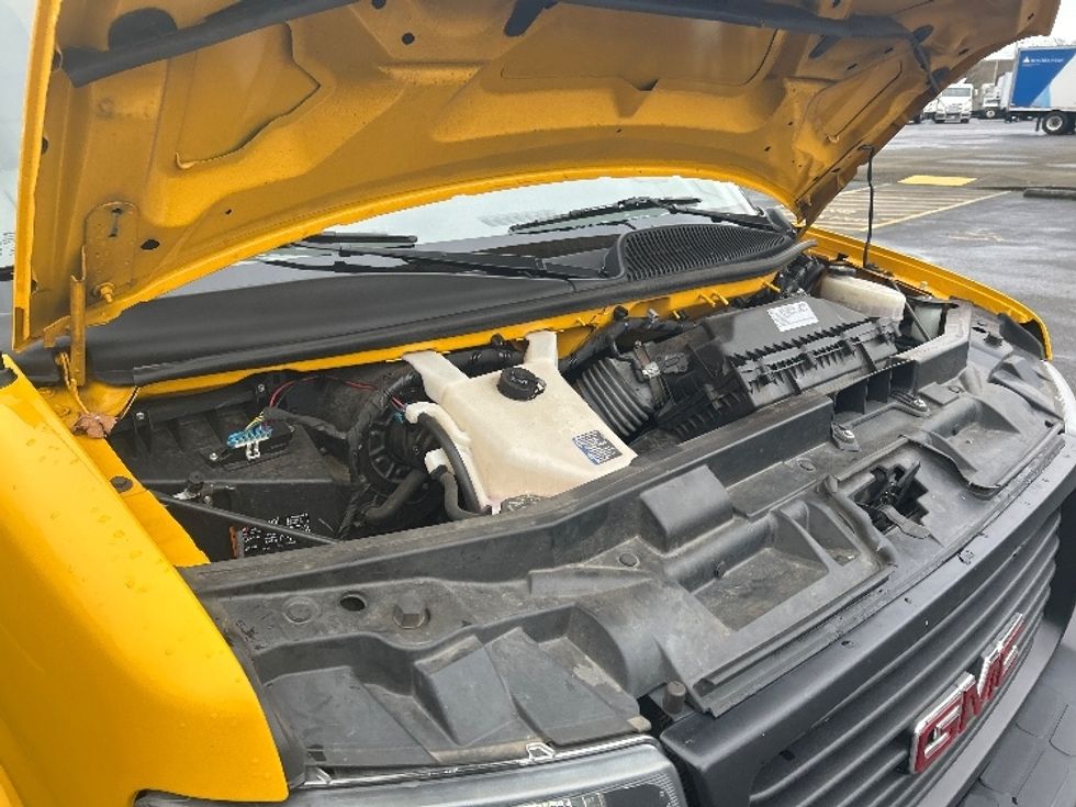 Light Duty Box Truck-Light and Medium Duty Trucks-GMC-2021-Savana G33903-Portland-OR-93,599\n\t\tmiles-$ 28,250 - Image 22