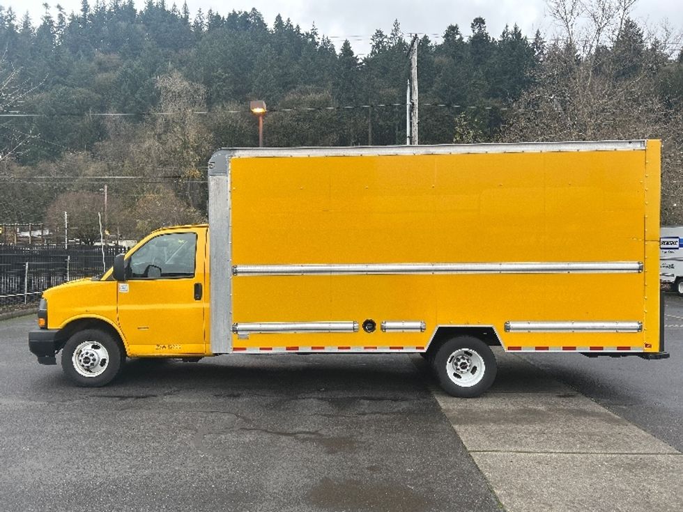 Light Duty Box Truck-Light and Medium Duty Trucks-GMC-2021-Savana G33903-Portland-OR-93,599\n\t\tmiles-$ 28,250 - Image 4