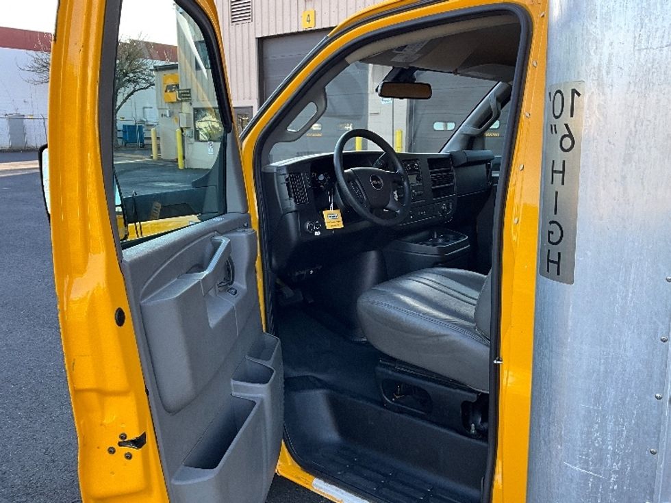 Light Duty Box Truck-Light and Medium Duty Trucks-GMC-2021-Savana G33903-Portland-OR-99,826\n\t\tmiles-$ 27,750 - Image 16