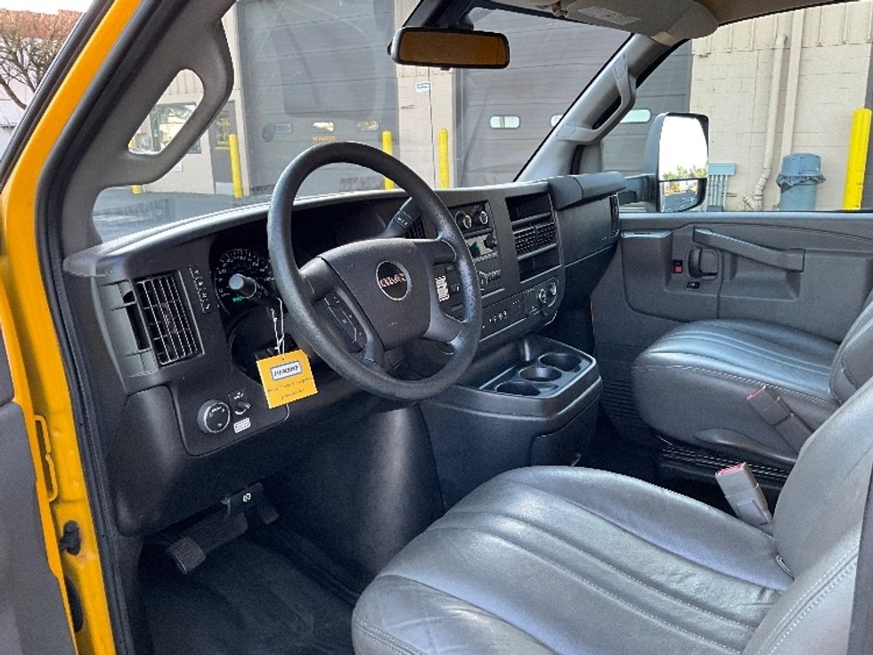 Light Duty Box Truck-Light and Medium Duty Trucks-GMC-2021-Savana G33903-Portland-OR-99,826\n\t\tmiles-$ 27,750 - Image 17
