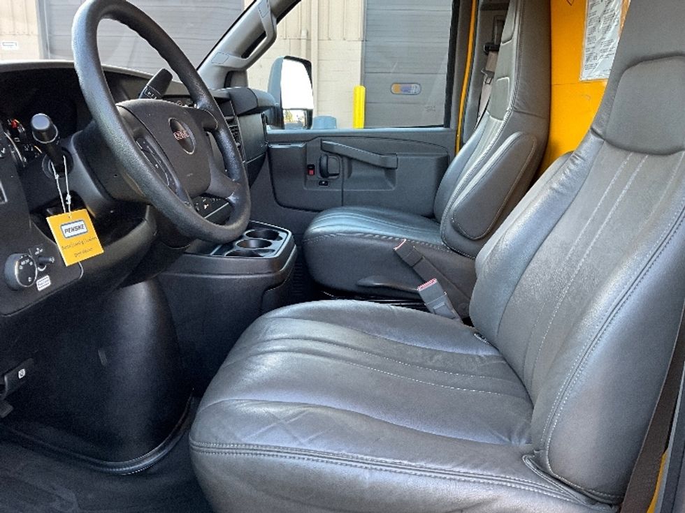 Light Duty Box Truck-Light and Medium Duty Trucks-GMC-2021-Savana G33903-Portland-OR-99,826\n\t\tmiles-$ 27,750 - Image 19