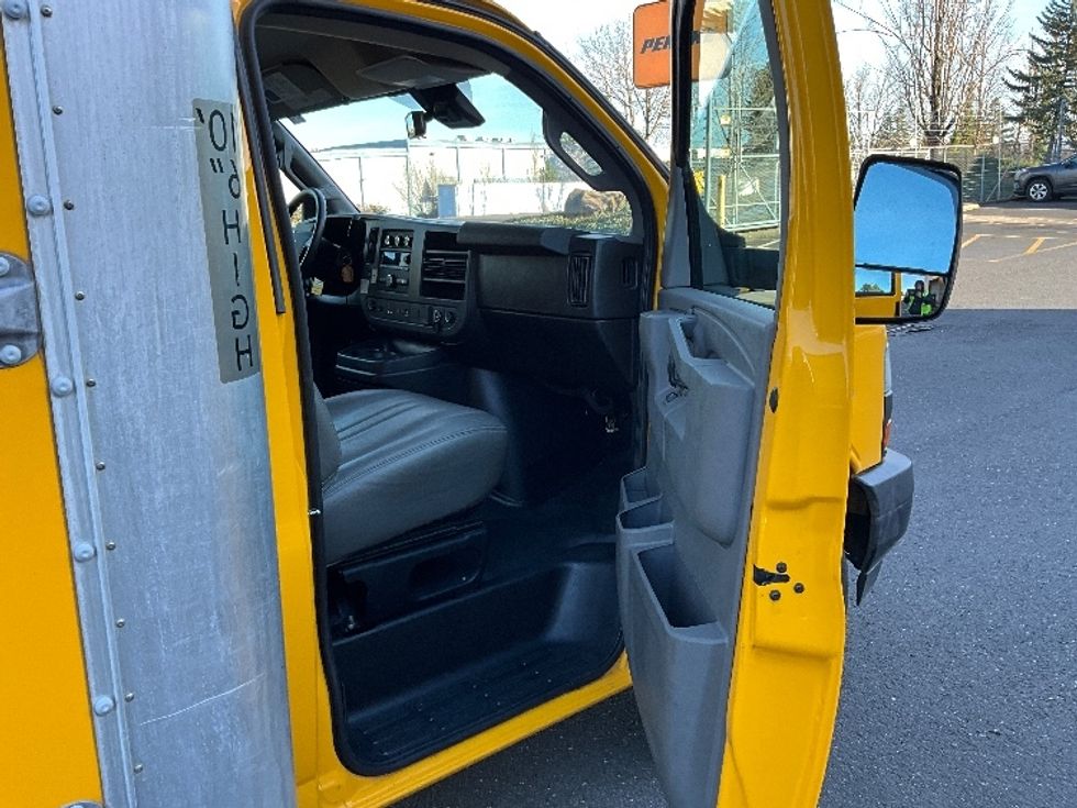 Light Duty Box Truck-Light and Medium Duty Trucks-GMC-2021-Savana G33903-Portland-OR-99,826\n\t\tmiles-$ 27,750 - Image 20