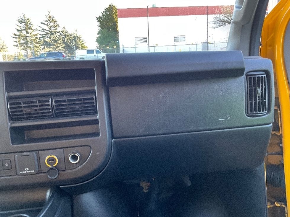 Light Duty Box Truck-Light and Medium Duty Trucks-GMC-2021-Savana G33903-Portland-OR-99,826\n\t\tmiles-$ 27,750 - Image 21