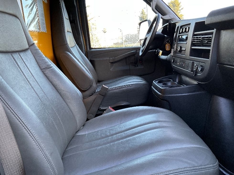 Light Duty Box Truck-Light and Medium Duty Trucks-GMC-2021-Savana G33903-Portland-OR-99,826\n\t\tmiles-$ 27,750 - Image 22