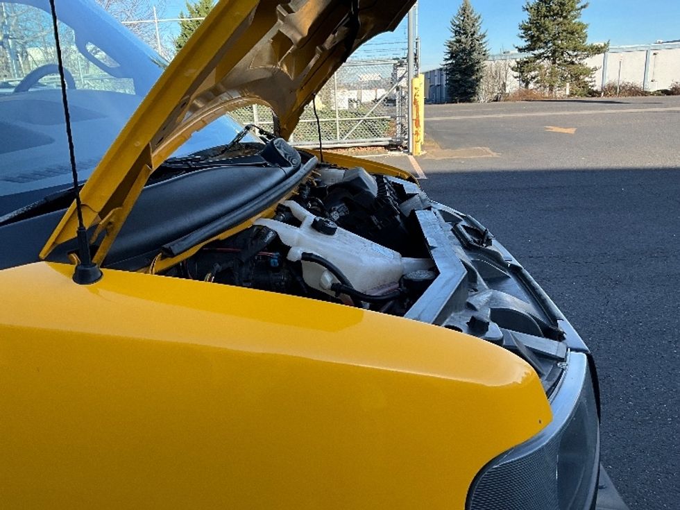 Light Duty Box Truck-Light and Medium Duty Trucks-GMC-2021-Savana G33903-Portland-OR-99,826\n\t\tmiles-$ 27,750 - Image 23