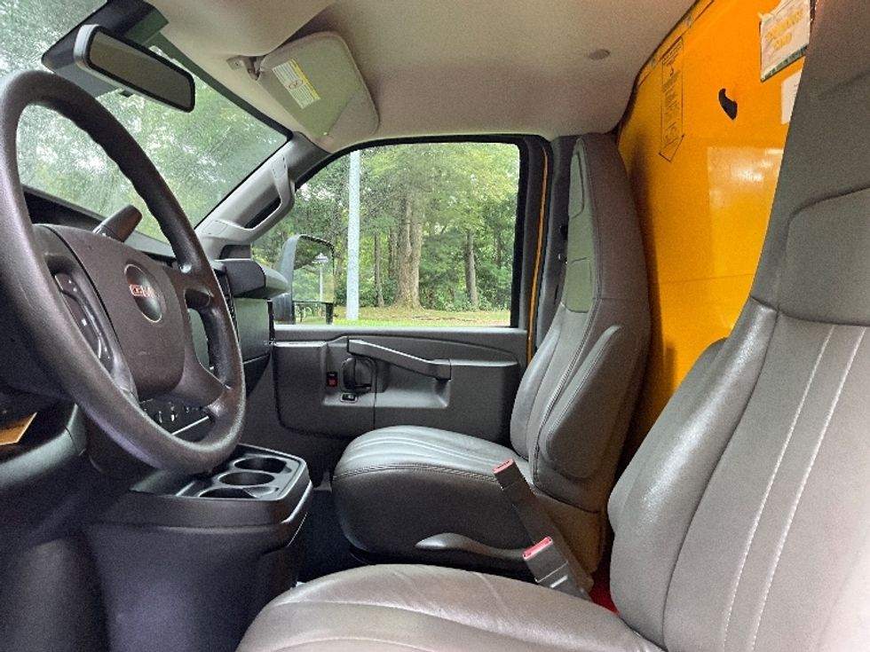 Light Duty Box Truck-Light and Medium Duty Trucks-GMC-2021-Savana G33903-Pottstown-PA-106,632\n\t\tmiles-$ 24,500 - Image 18