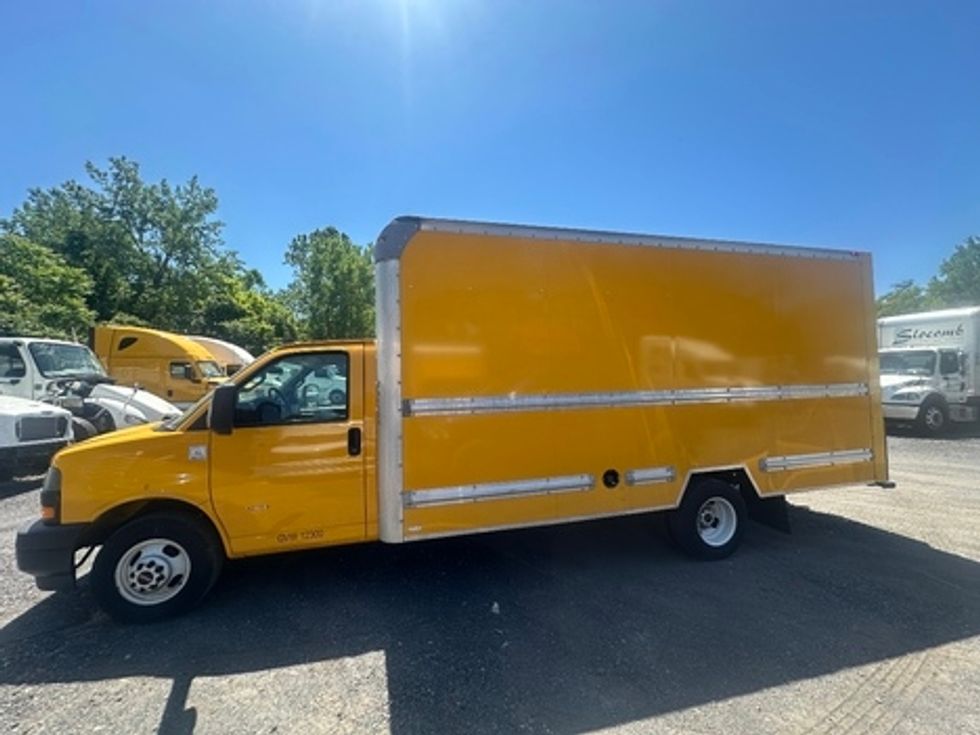 Light Duty Box Truck-Light and Medium Duty Trucks-GMC-2021-Savana G33903-Pottstown-PA-106,632\n\t\tmiles-$ 24,500 - Image 4