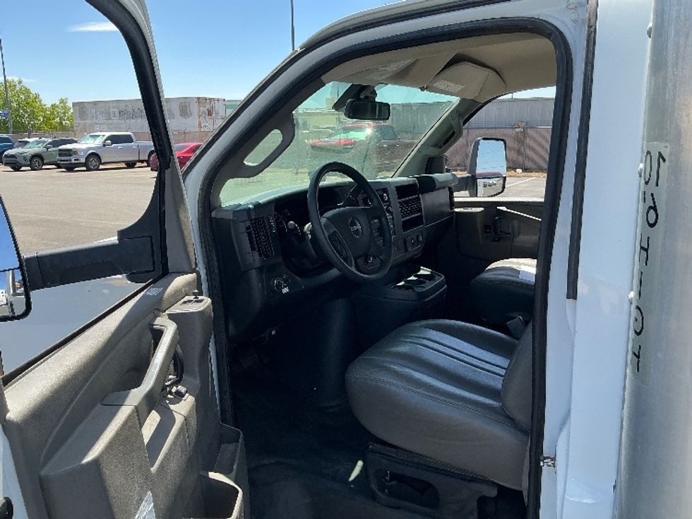 Light Duty Box Truck-Light and Medium Duty Trucks-GMC-2021-Savana G33903-Prescott Valley-AZ-74,080\n\t\tmiles-$ 13,500 - Image 15