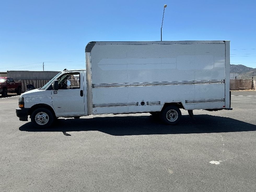 Light Duty Box Truck-Light and Medium Duty Trucks-GMC-2021-Savana G33903-Prescott Valley-AZ-74,080\n\t\tmiles-$ 13,500 - Image 4