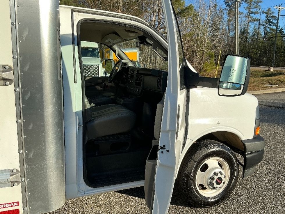 Light Duty Box Truck-Light and Medium Duty Trucks-GMC-2021-Savana G33903-Prince George-VA-100,442\n\t\tmiles-$ 31,250 - Image 20