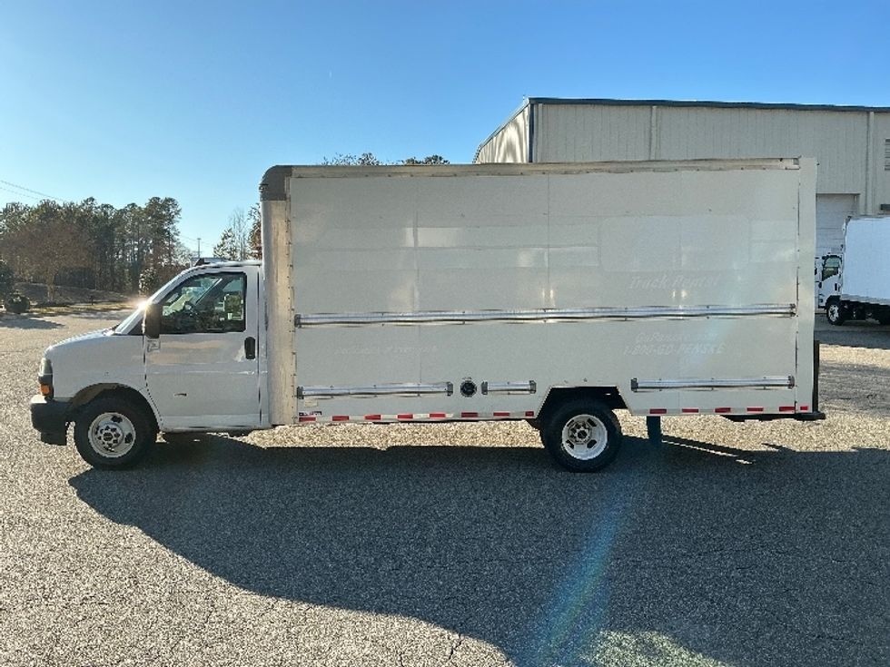 Light Duty Box Truck-Light and Medium Duty Trucks-GMC-2021-Savana G33903-Prince George-VA-100,442\n\t\tmiles-$ 31,250 - Image 4
