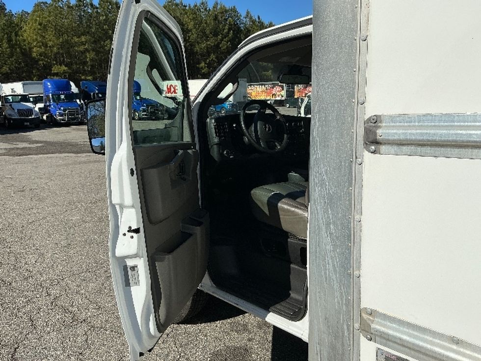 Light Duty Box Truck-Light and Medium Duty Trucks-GMC-2021-Savana G33903-Prince George-VA-106,119\n\t\tmiles-$ 29,250 - Image 16