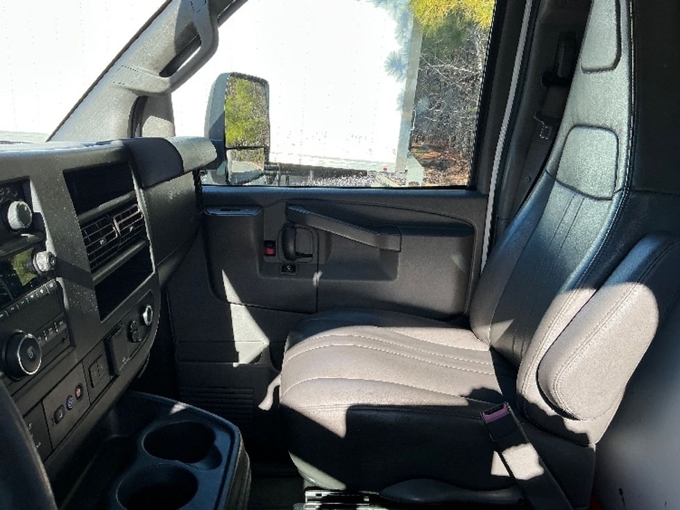 Light Duty Box Truck-Light and Medium Duty Trucks-GMC-2021-Savana G33903-Prince George-VA-106,119\n\t\tmiles-$ 29,250 - Image 19