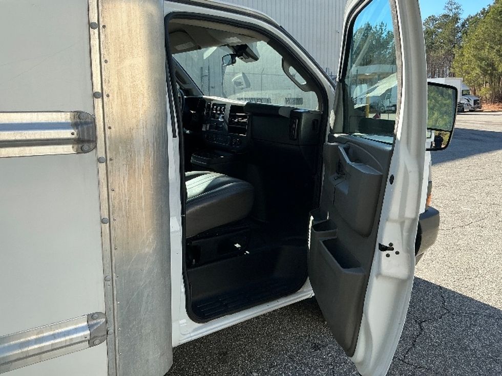 Light Duty Box Truck-Light and Medium Duty Trucks-GMC-2021-Savana G33903-Prince George-VA-106,119\n\t\tmiles-$ 29,250 - Image 20