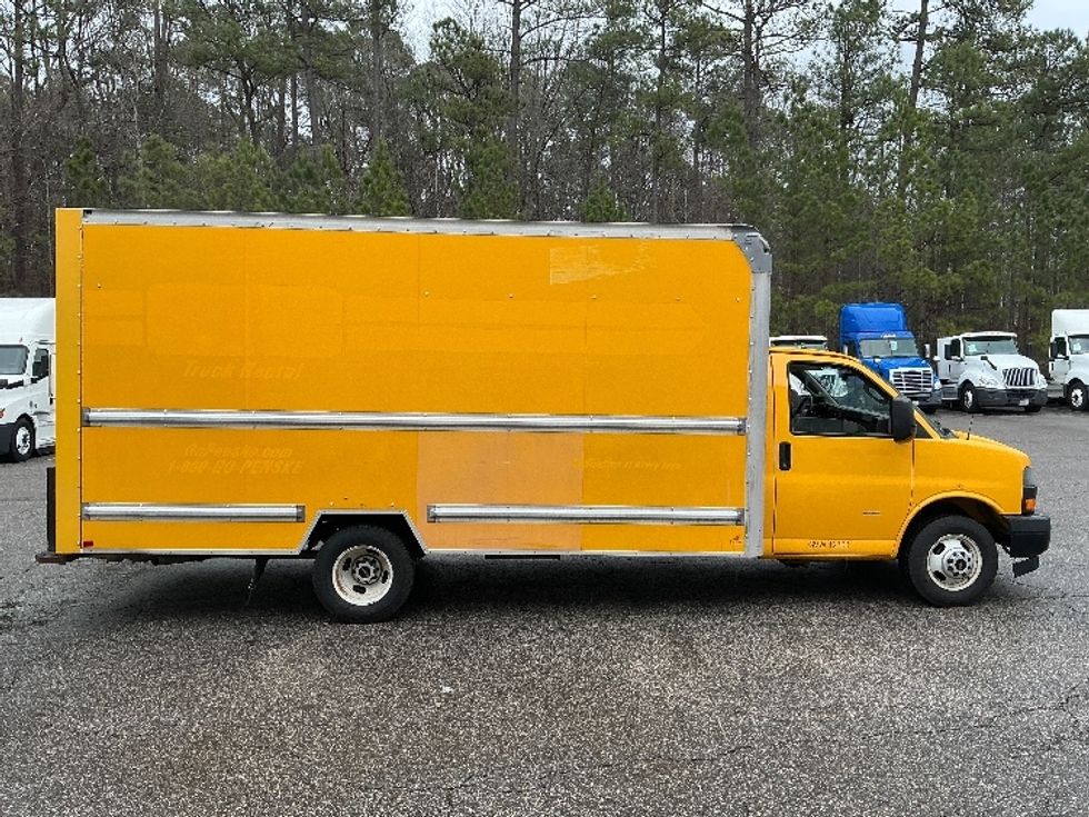Light Duty Box Truck-Light and Medium Duty Trucks-GMC-2021-Savana G33903-Prince George-VA-118,032\n\t\tmiles-$ 26,000 - Image 15