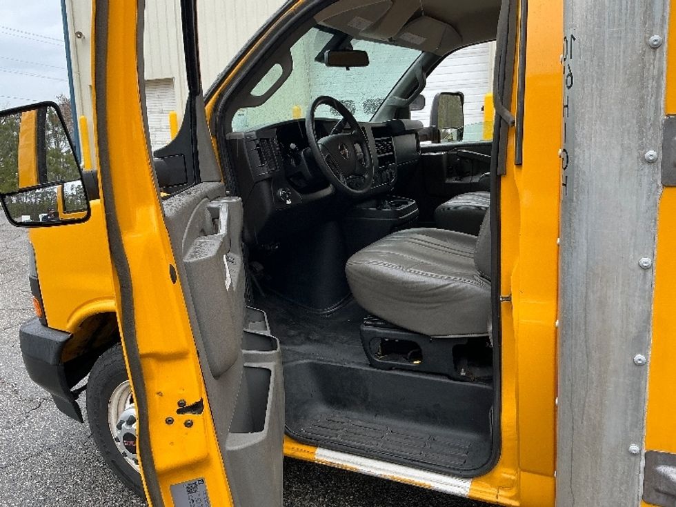 Light Duty Box Truck-Light and Medium Duty Trucks-GMC-2021-Savana G33903-Prince George-VA-118,032\n\t\tmiles-$ 26,000 - Image 16