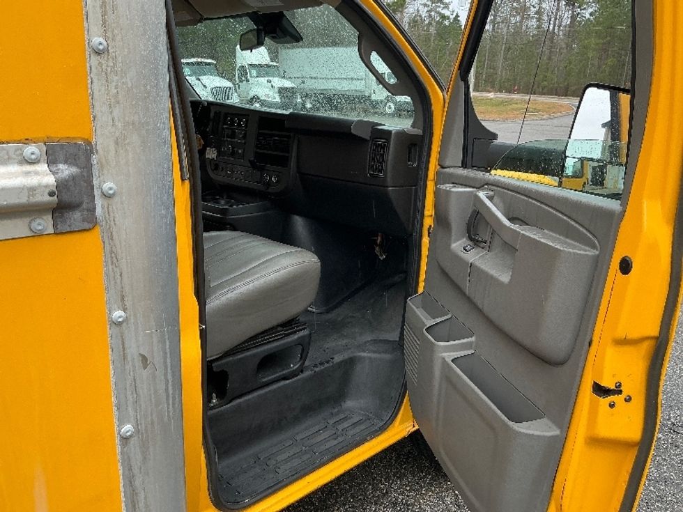 Light Duty Box Truck-Light and Medium Duty Trucks-GMC-2021-Savana G33903-Prince George-VA-118,032\n\t\tmiles-$ 26,000 - Image 19