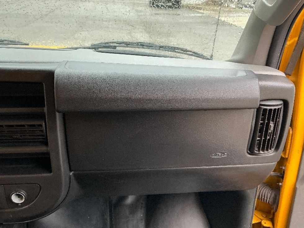 Light Duty Box Truck-Light and Medium Duty Trucks-GMC-2021-Savana G33903-Prince George-VA-118,032\n\t\tmiles-$ 26,000 - Image 20