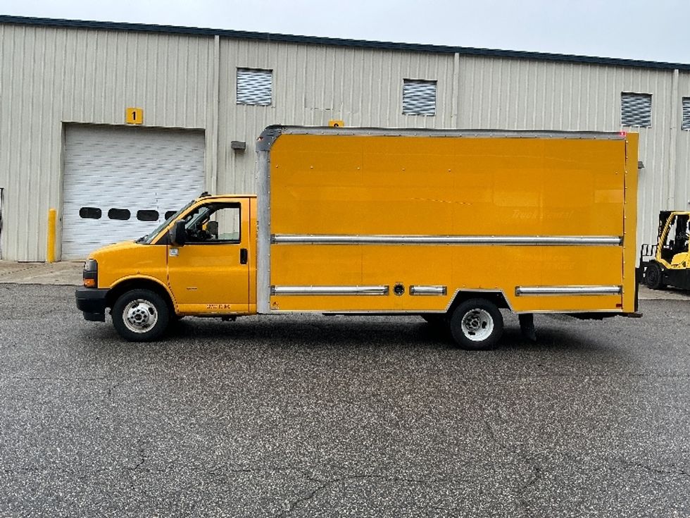 Light Duty Box Truck-Light and Medium Duty Trucks-GMC-2021-Savana G33903-Prince George-VA-118,032\n\t\tmiles-$ 26,000 - Image 4