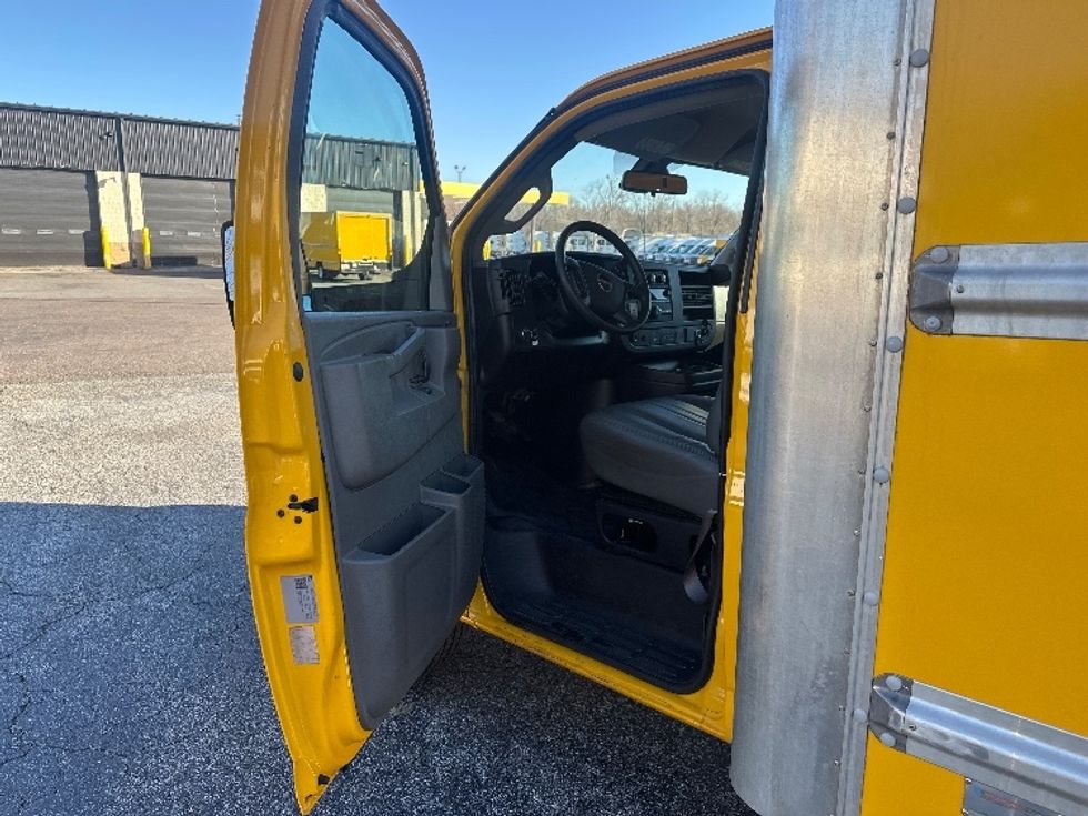 Light Duty Box Truck-Light and Medium Duty Trucks-GMC-2021-Savana G33903-Raleigh-NC-111,227\n\t\tmiles-$ 26,750 - Image 16